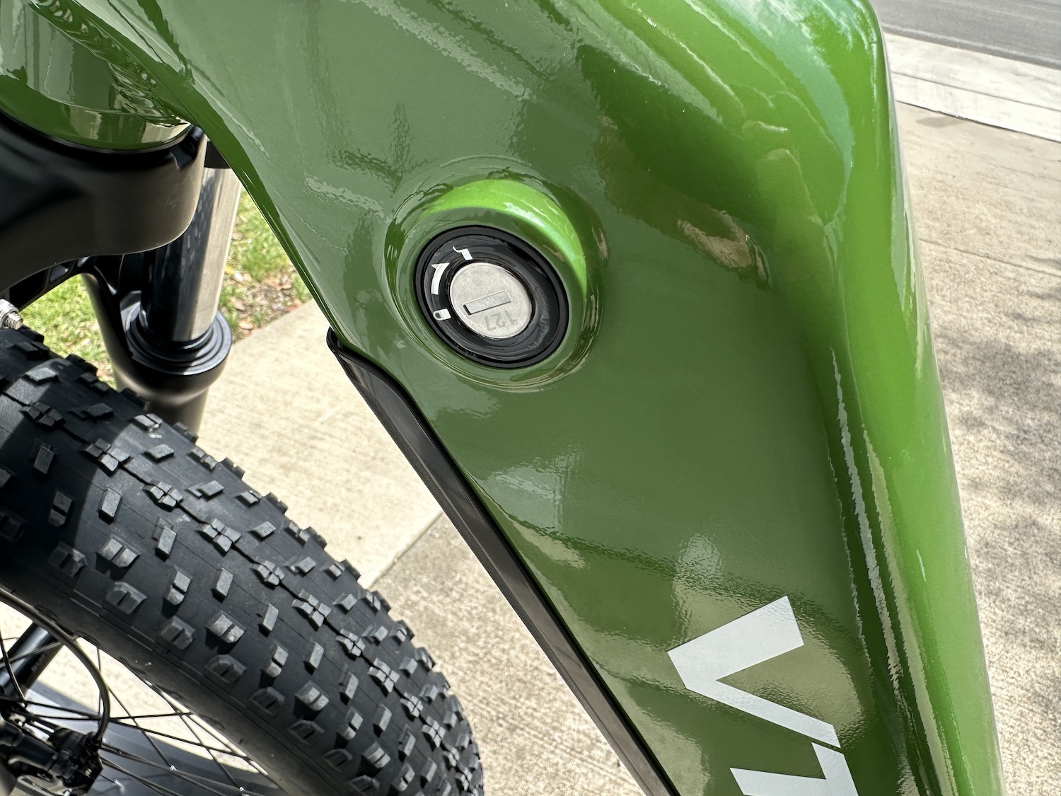 VTUVIA battery lock