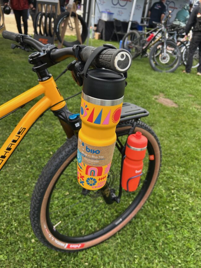 Bivo Sea Otter bottle