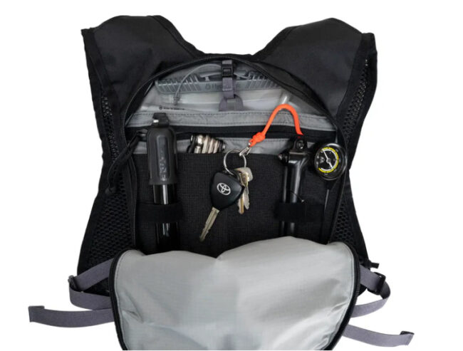 High Above Supernatural Hydration Pack internal storage