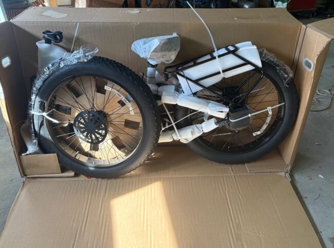 Puckipuppy Boxer ST Ebike in box