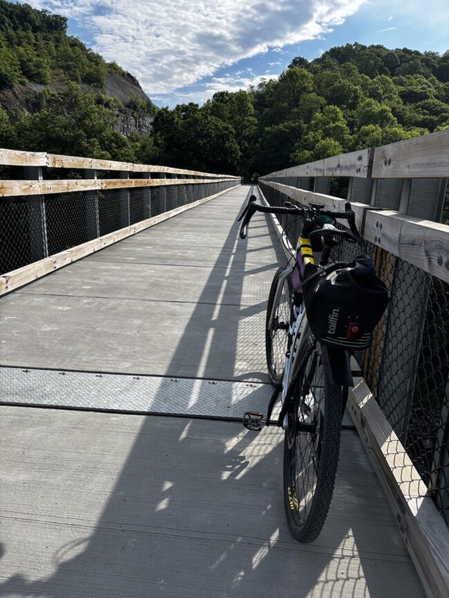 Tailfin Journey Rack with fender and CargoPack