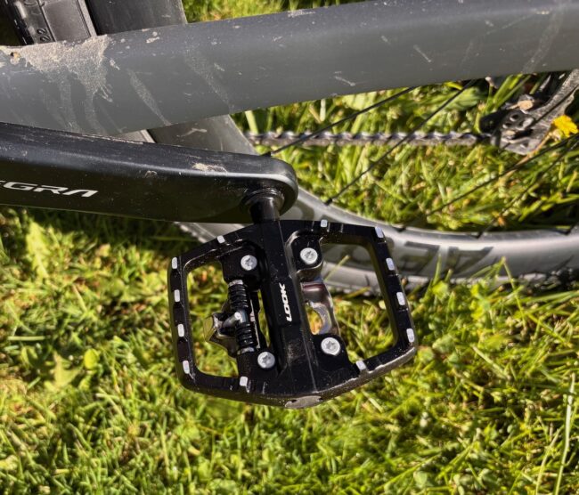 LOOK Pedal on bike Flat view